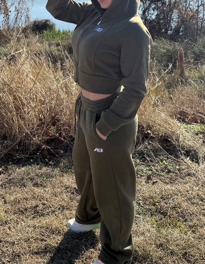 French Terry Fleece 2-piece Set  SOLID FRENCH TERRY FLEECE HOODIE JACKET 2-PIECE SETS Drawstring joggers Model is wearing a size Small